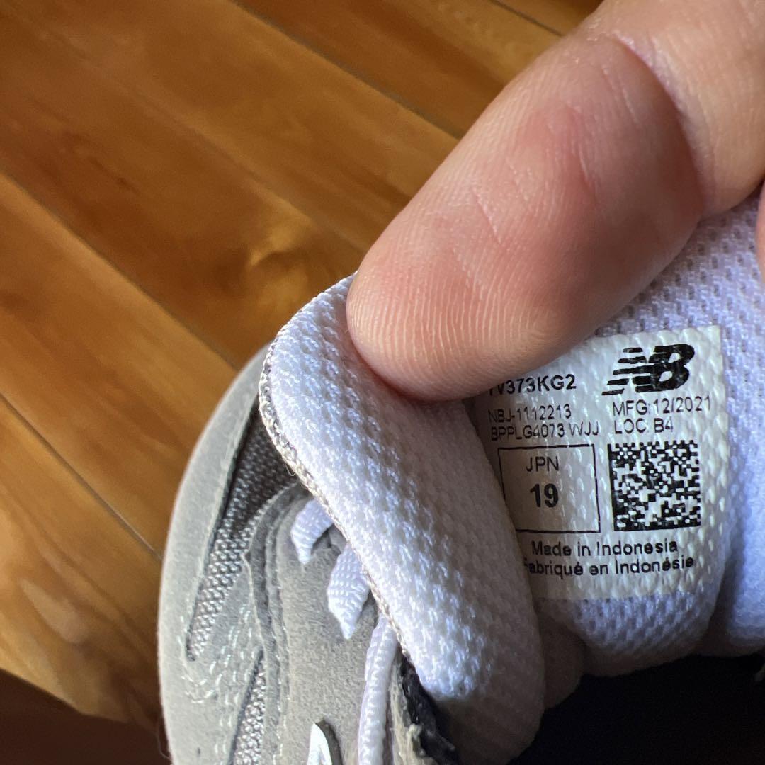 ニューバランス　グレー　adidas スタンスミス　19