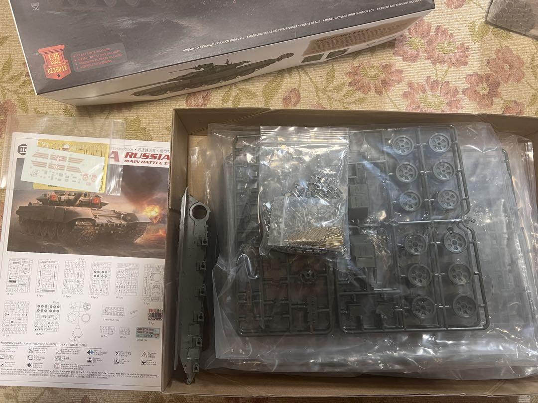 アミュージングホビー T-90A 1/35 創正铁製キャタピラ付き 中身