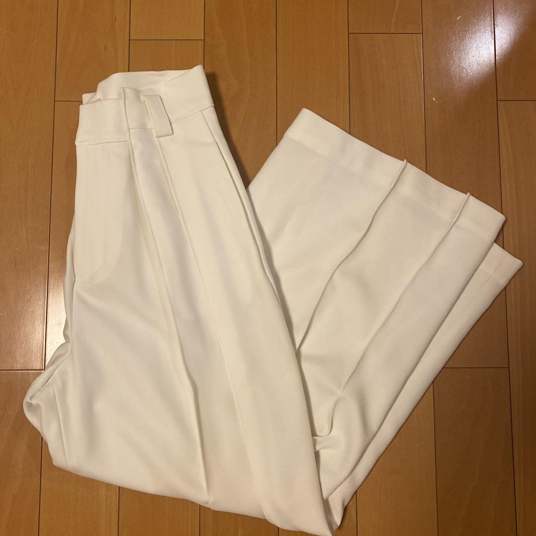 最終お値下げcygneハイウエストタックワイドパンツLaraホワイト白 cygne ハイウエストタックワイドパンツ Lara ホワイト