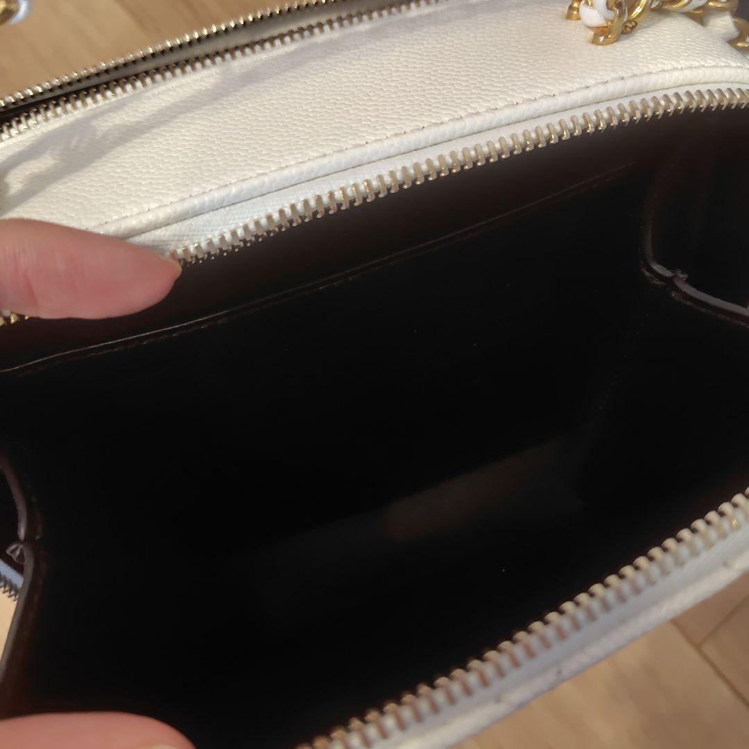 CHANEL ホワイト バニティチェーンショルダーバッグ