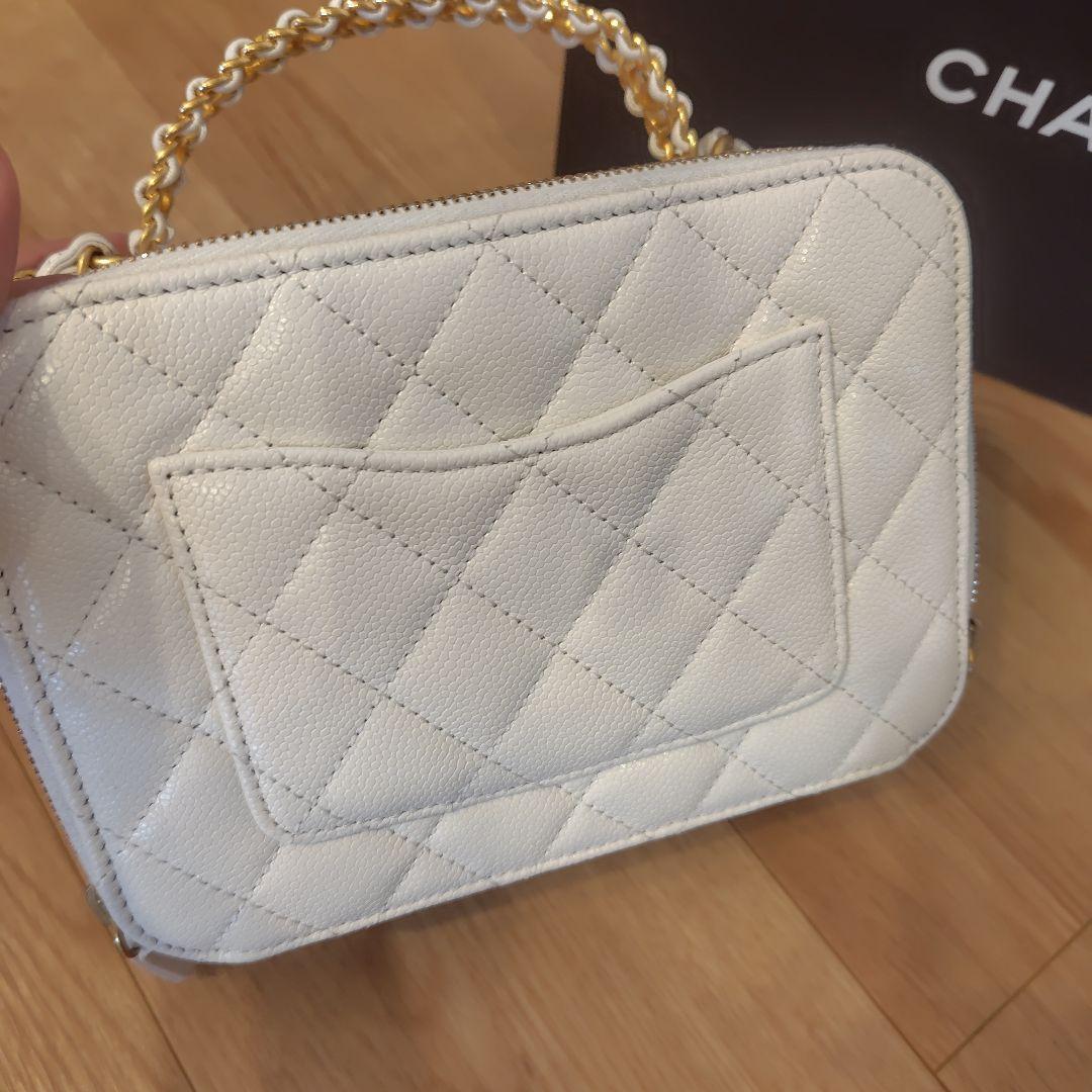 CHANEL ホワイト バニティチェーンショルダーバッグ