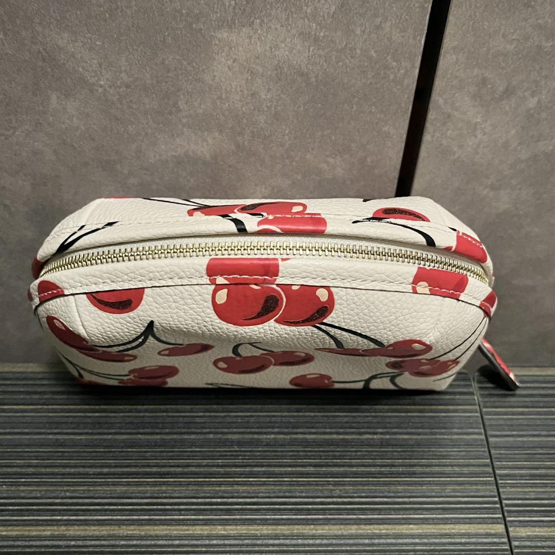 【新品未使用】COACH チェリープリント コスメポーチ