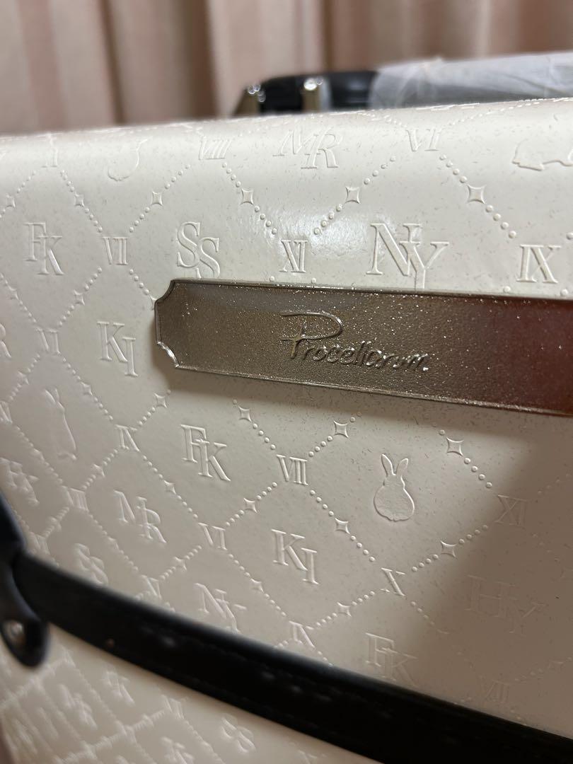 ツキウタ。　キャリーケース　ホワイト　新品　 2019年　受注生産品　プロセラ ツキウタ。 キャリーケース ホワイト 新品 2019年 受注生産品