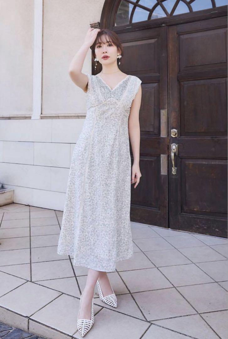 Her lip to Lace Trimmed Floral Dress
