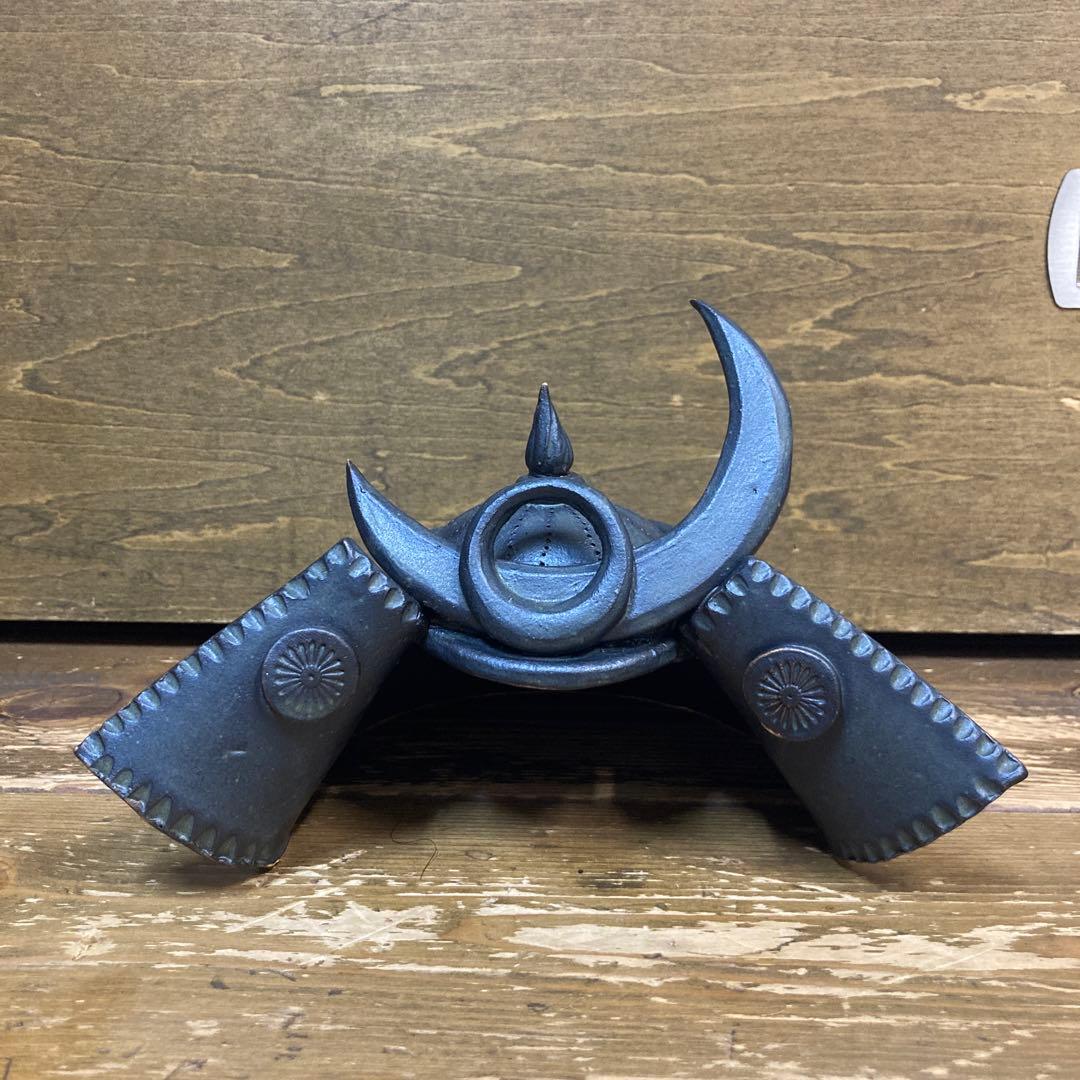 装飾的な金属製置物 黒