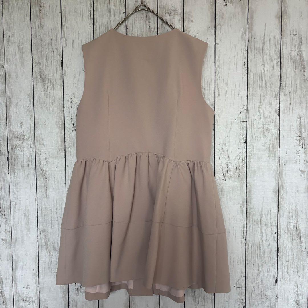 新品 アプワイザーリッシェ ジレ M ピンク ペプラム 2023 パールボタン 新品 アプワイザーリッシェ ジレ M ピンク ペプラム 2023 パールボタン