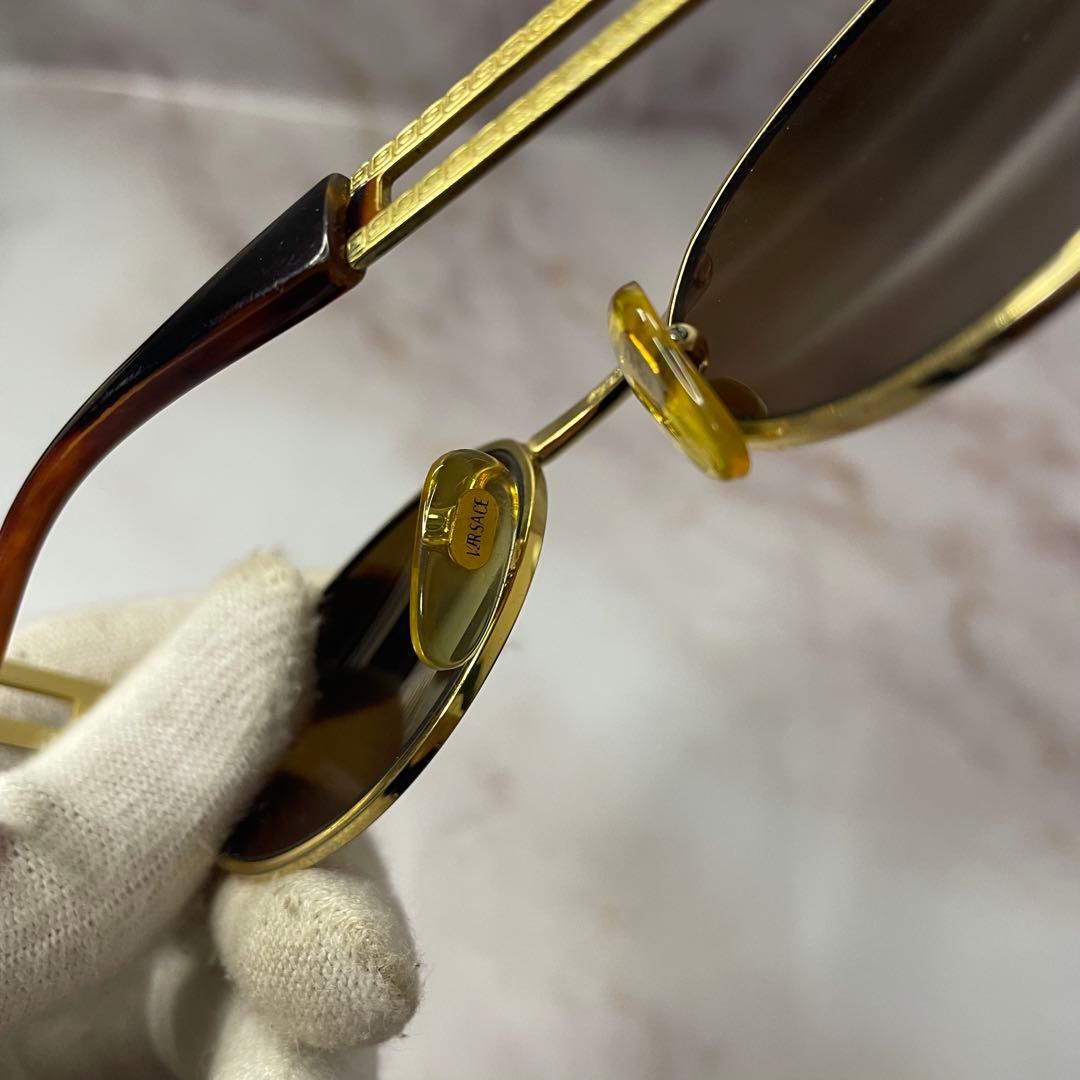 versace ヴェルサーチェ オーバル Y2K モード サングラス ケース付き versace ヴェルサーチェ オーバル Y2K モード サングラス ケース付き