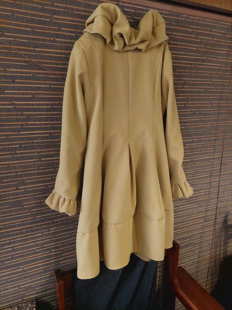 イタリア製コート⭐女優襟⭐高級生地⭐裾バルーンタイプ⭐芥子色⭐フリーサイズ イタリア製コート⭐女優襟⭐高級生地⭐裾バルーンタイプ⭐芥子色⭐フリーサイズ
