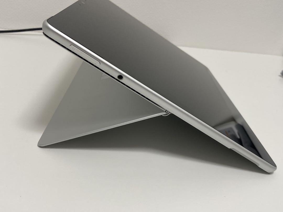 充電サイクル8回 Surface