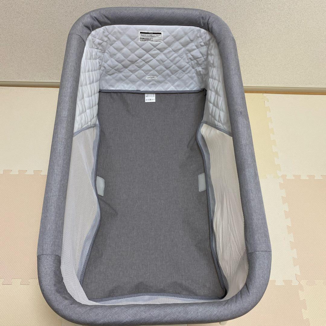 美品】 YATOMI 2 in 1 Baby Crib 折り畳みベビーベッド - メルカリ