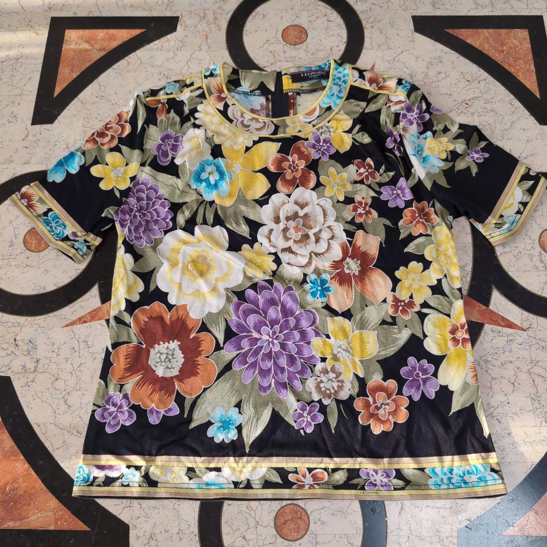レオナール　Tシャツ　花柄 レオナールコットン花柄Tシャツです