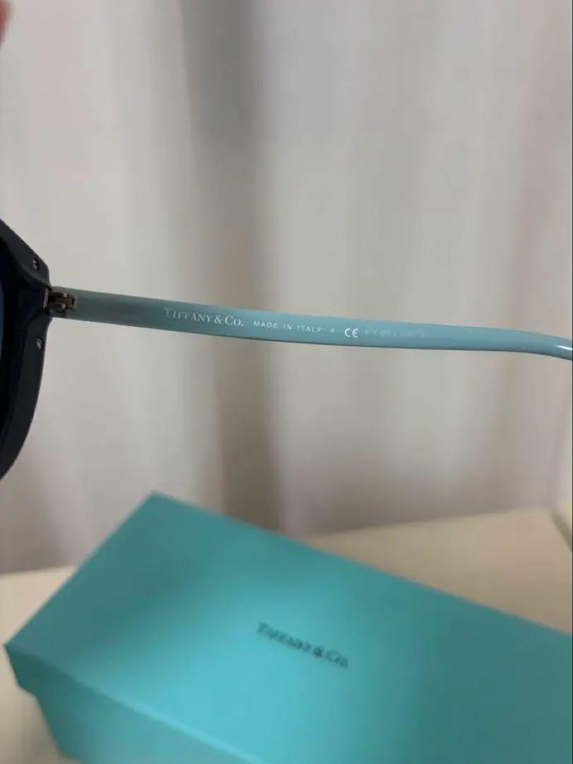 Tiffany & Co. キャットアイサングラス
