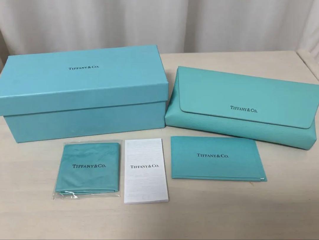 Tiffany & Co. キャットアイサングラス