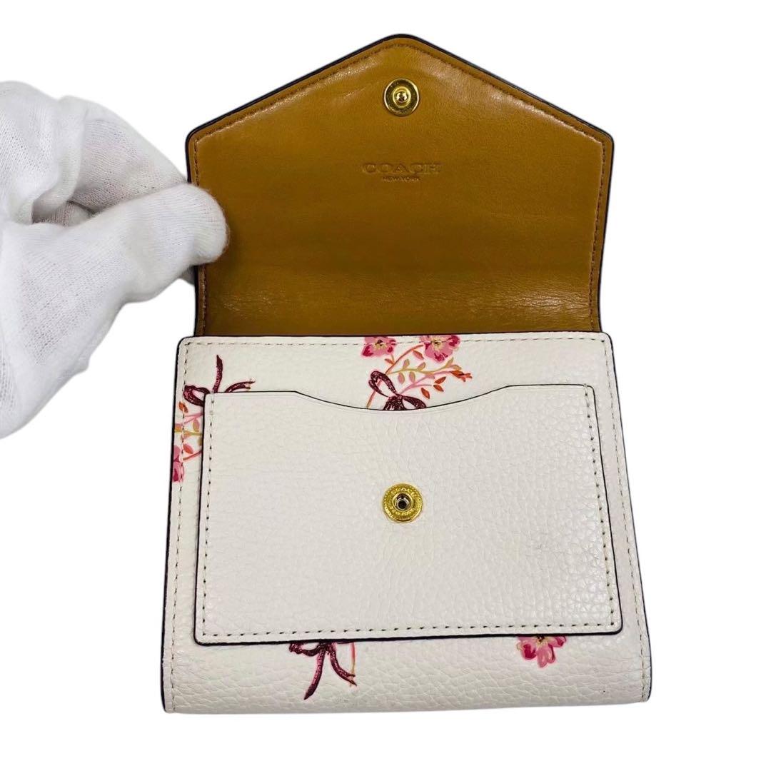 【激安通販 オンラインショップ】日用品 コーチ三つ折り財布 COACH 花柄 白 レザー リボン フラワー 小物