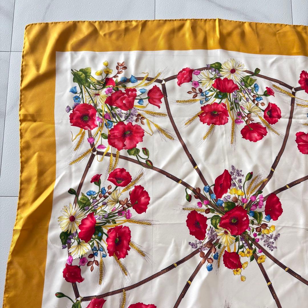 GUCCI 黄色　ボタニカル　スカーフ　花柄