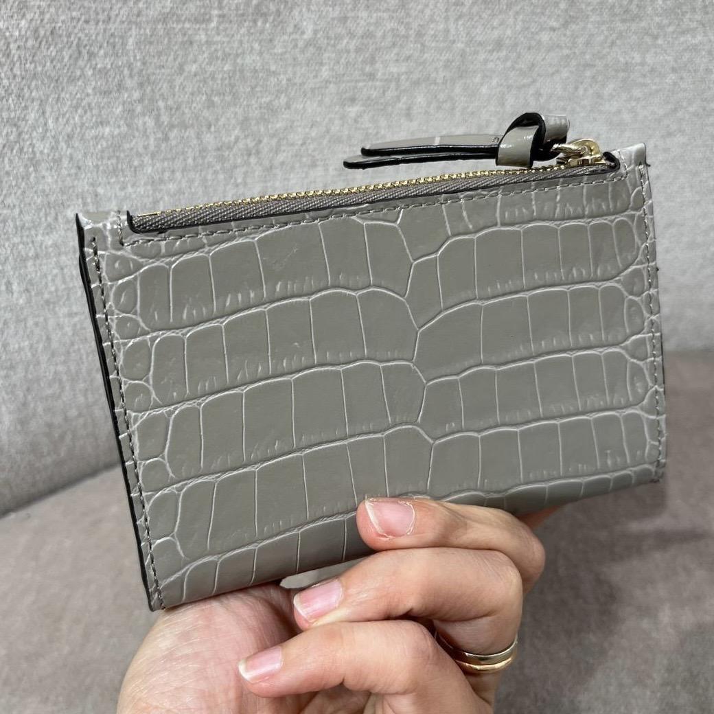 ジミーチュウJC LITZY クロコ型押しエンボス折り財布バッグ