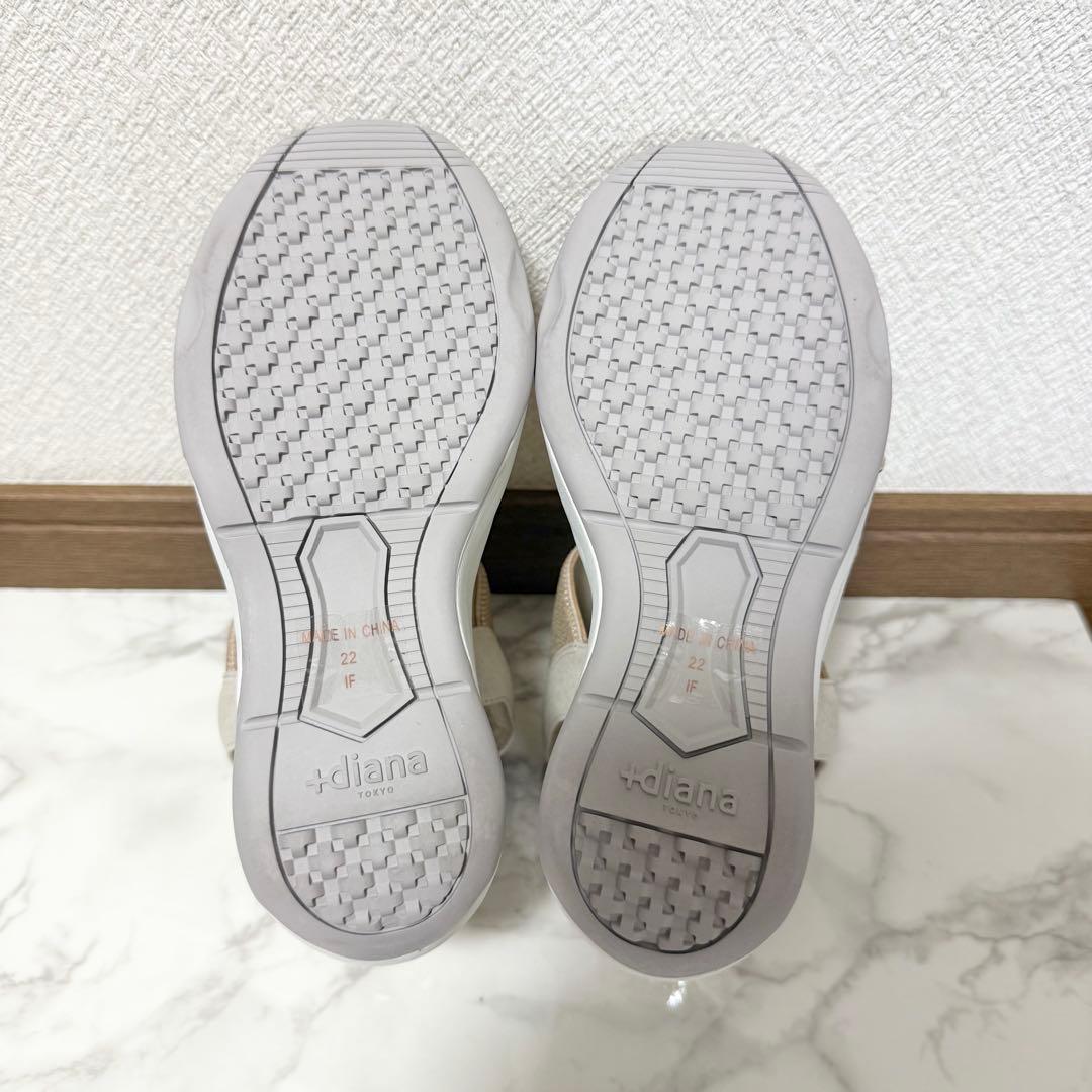 メタリックサンダル