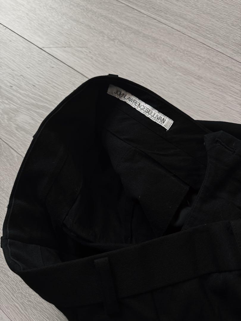 pleated trousers