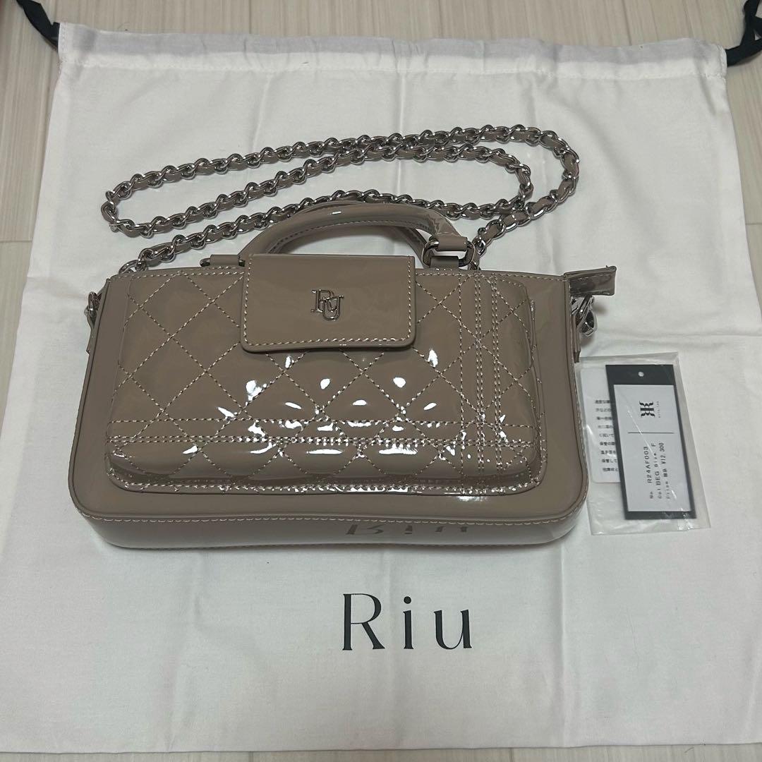 Riu | Enamel quilting phone bag ベージュ