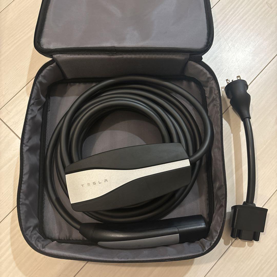 テスラ　モバイルコネクター
