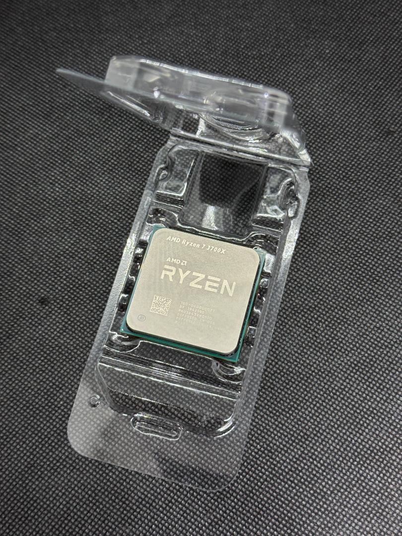 【美品】AMD Ryzen 7 3700X CPU　純正ファン未使用