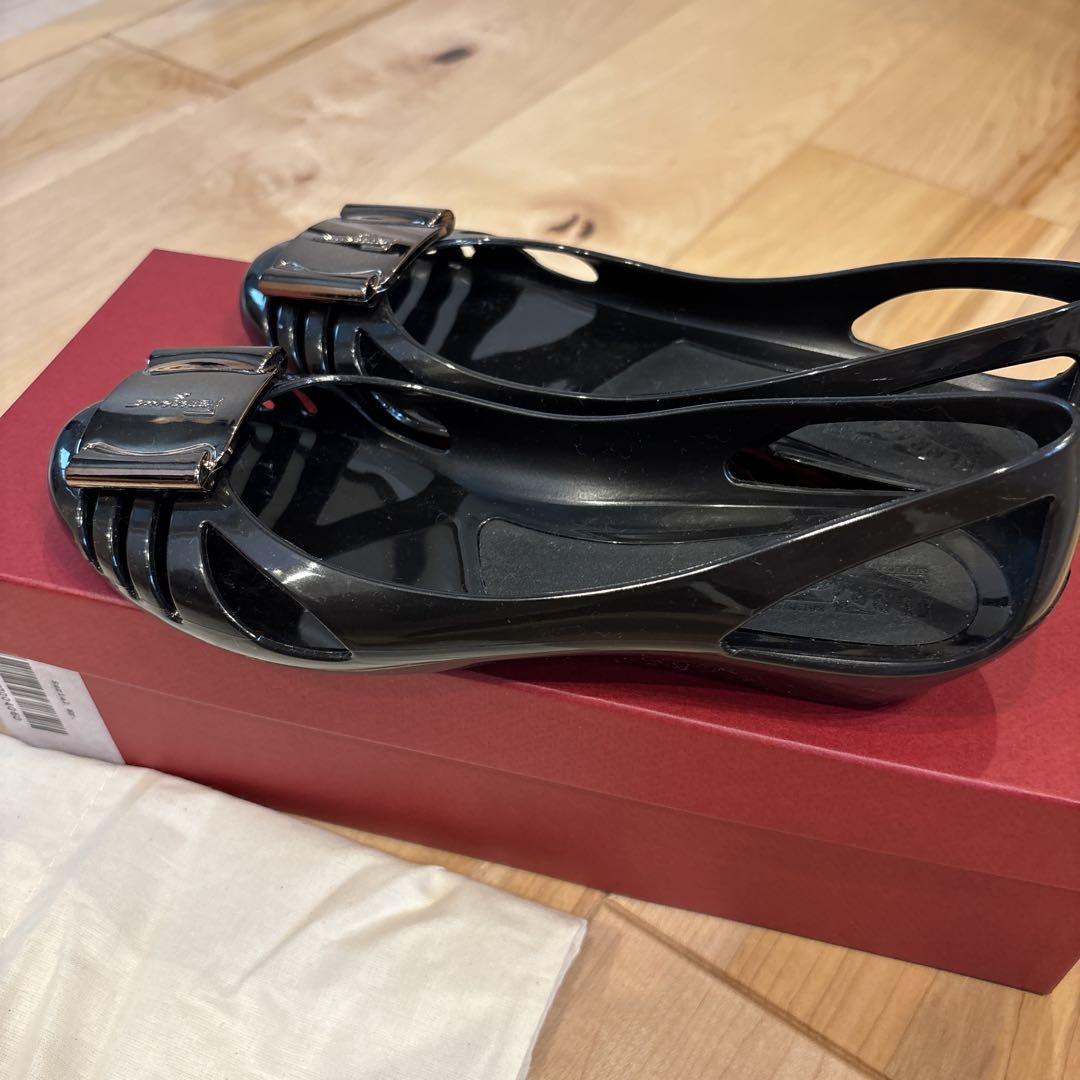 Salvatore Ferragamo ブラック フラットシューズ　サイズ6