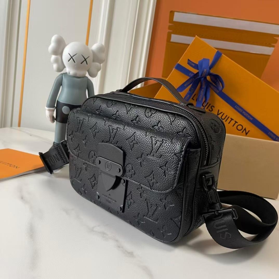 Louis Vuitton ブラック ショルダーバッグ