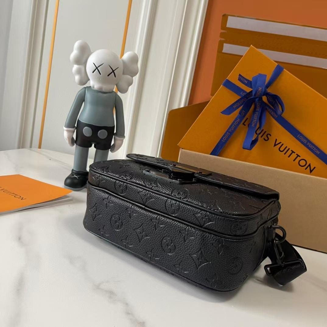 Louis Vuitton ブラック ショルダーバッグ