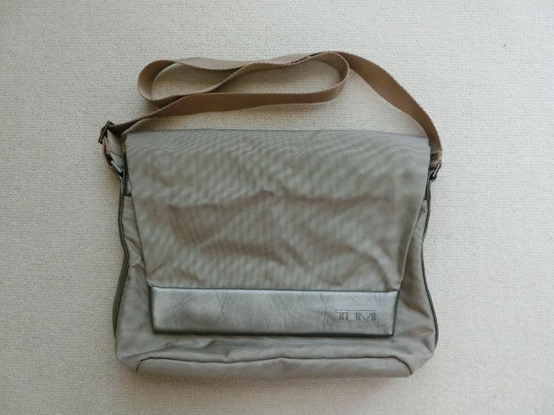 TUMI メッセンジャーバッグ 美品 稀少色