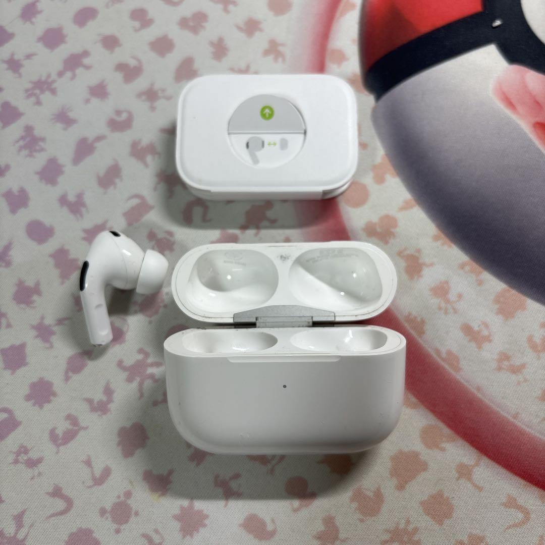 AirPods Pro2 本体 ホワイト 右耳のみ　イヤーチップ付き AirPods pro 2世代 本体 と右耳 箱と複数サイズのイヤーチップ