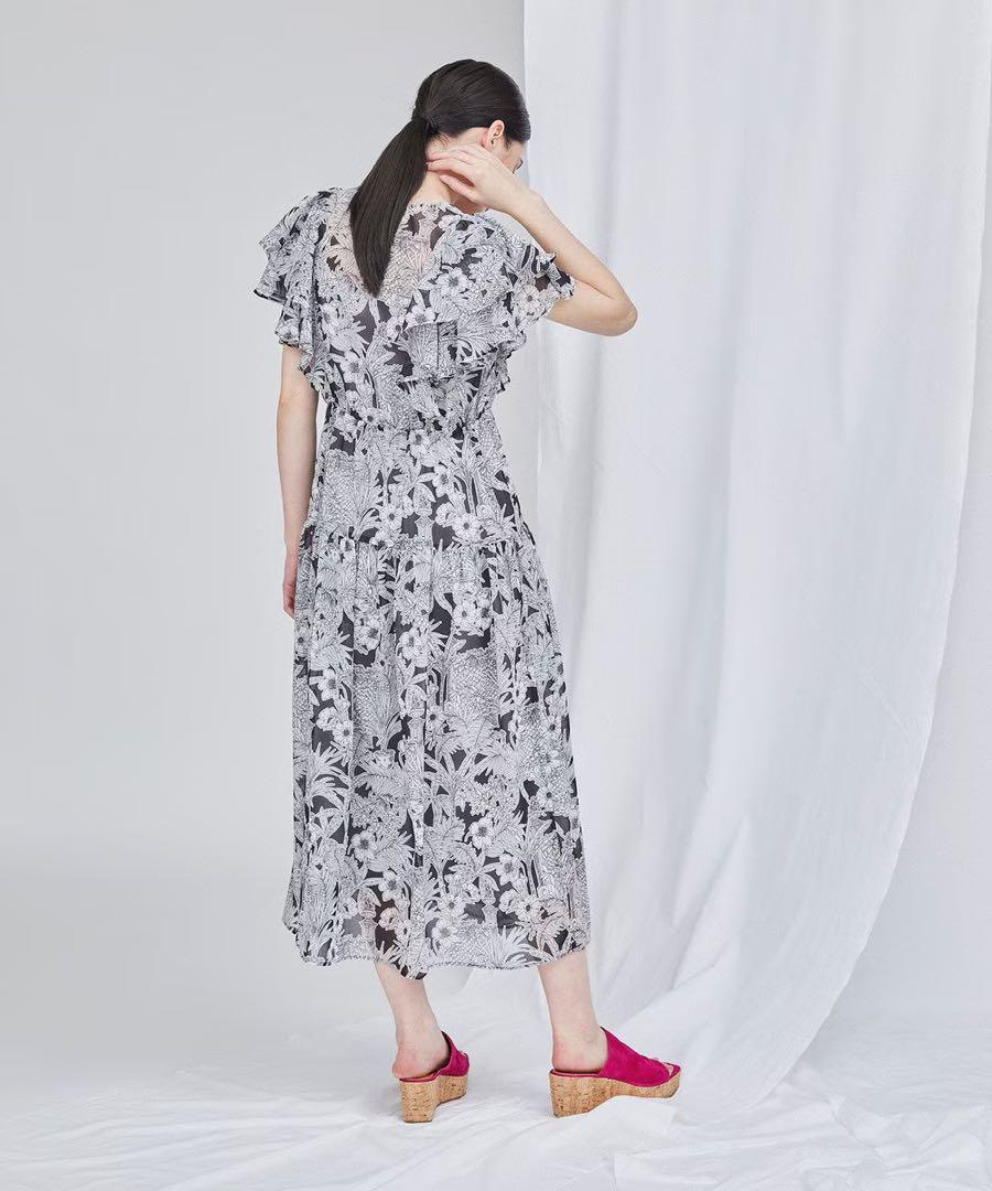 定価42900円 グレースコンチネンタル ラインプリントフリルワンピース 36 定価42900円 グレースコンチネンタル ラインプリントフリル