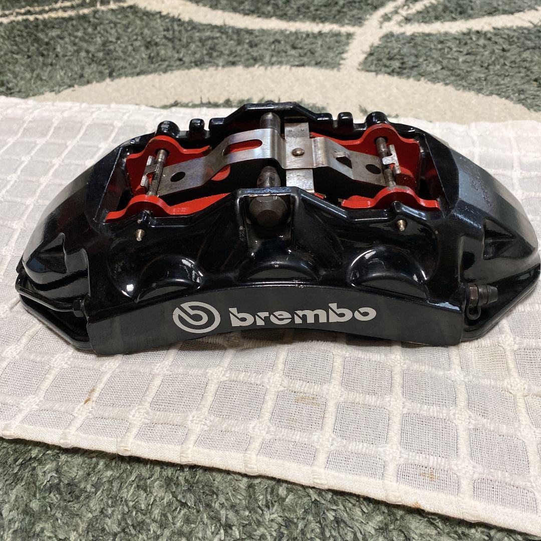 アウディ　RS4  brembo  ブレンボ　ブレーキキャリパー　パット