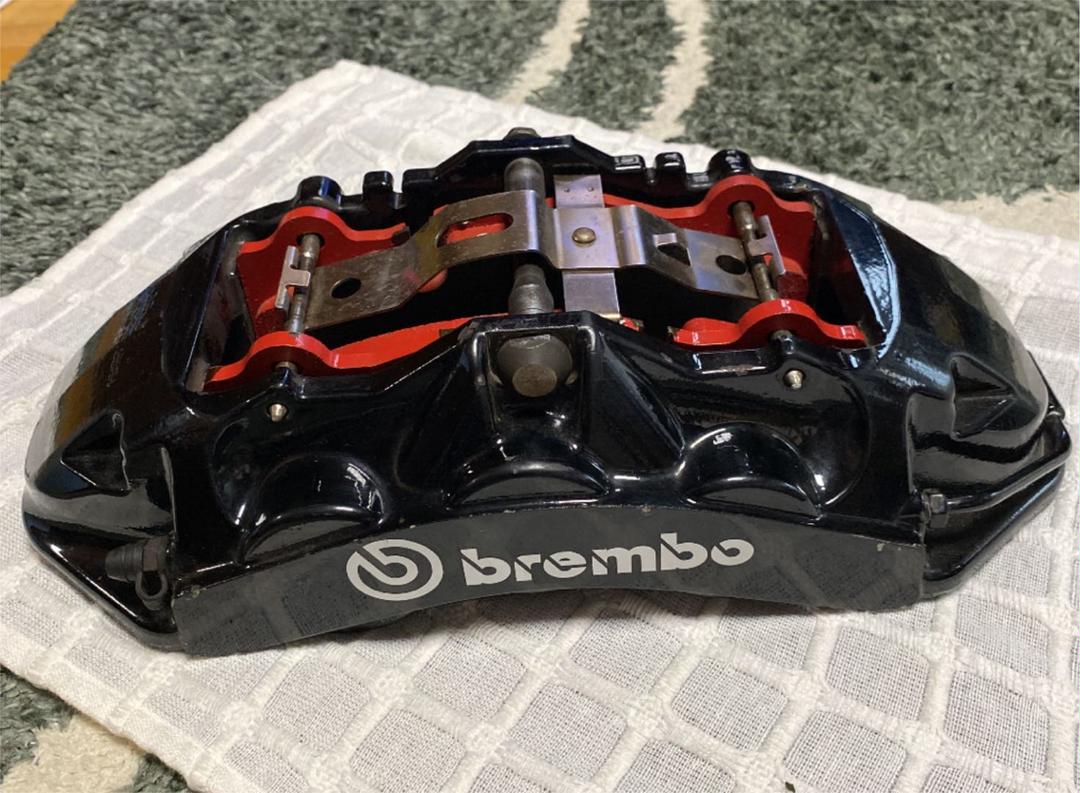 アウディ　RS4  brembo  ブレンボ　ブレーキキャリパー　パット