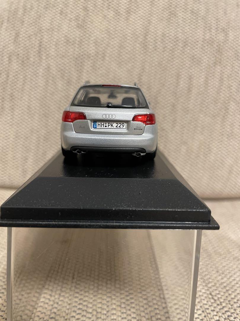 Audi A4 Avant ミニカー シルバー