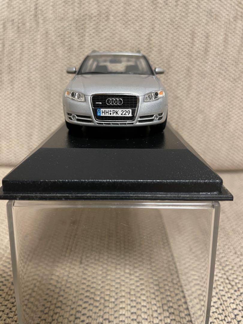 Audi A4 Avant ミニカー シルバー