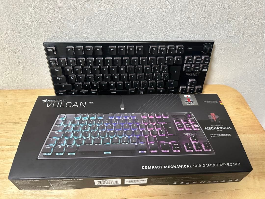 ROCCAT VULCAN TKL RGBメカニカルキーボード本体