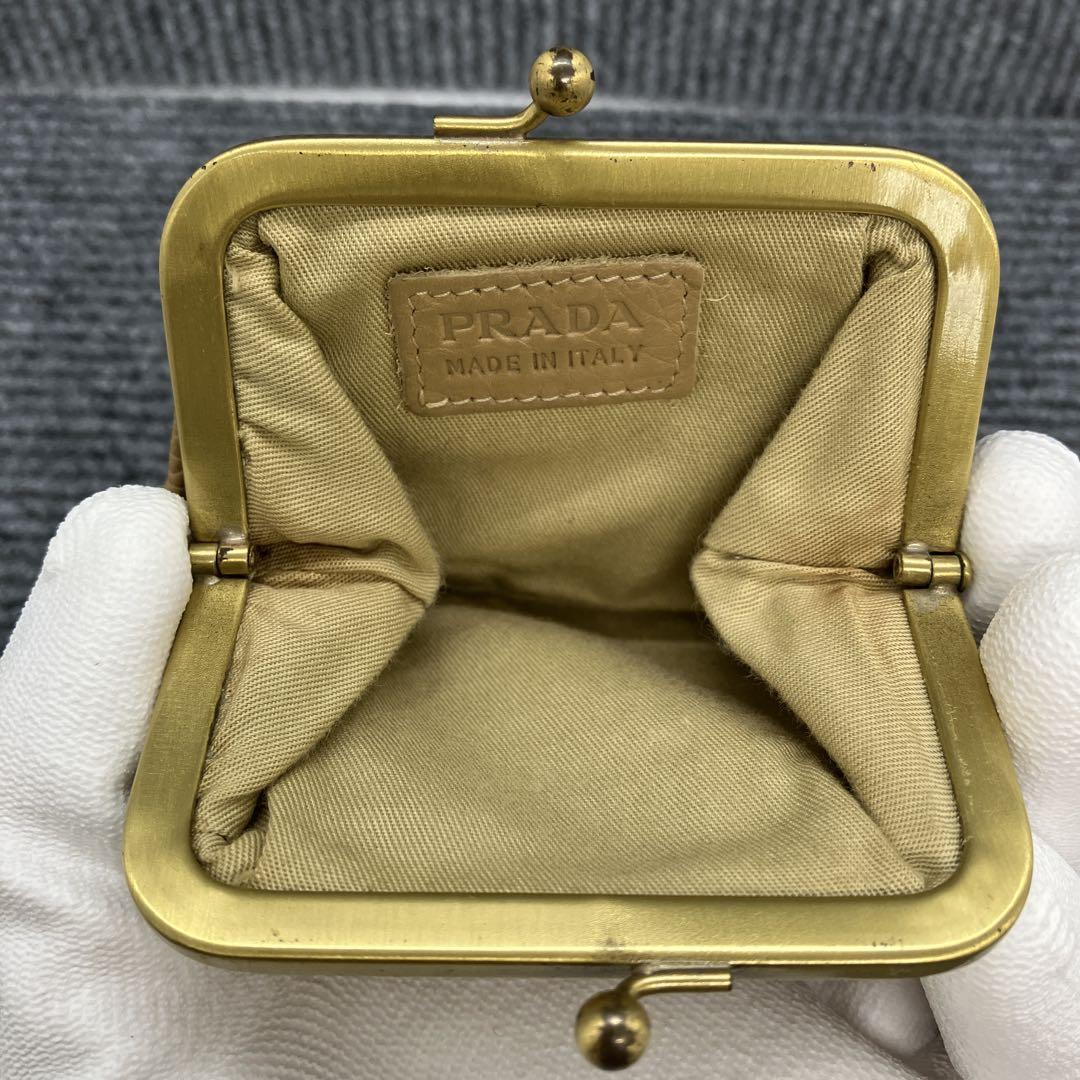 【限定セール！】 レア✨ PRADA プラダ がま口コインケース 型押しロゴ 1476 小物