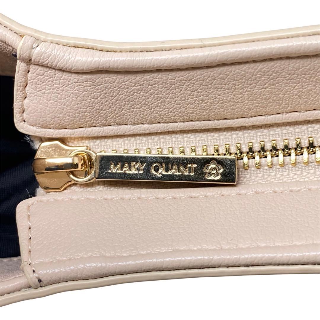 未使用 MARY QUANT ハーフムーンデイジーパッチ トート マリークワント 未使用 MARY QUANT ハーフムーンデイジーパッチ トート マリークワント