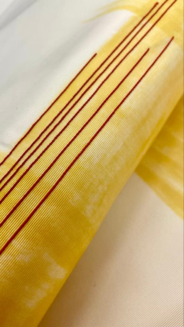 オフ色に辛子色の筆手描きにエンジ色の手刺繍がお洒落な塩瀬名古屋帯 オフ色に辛子色の筆手描きにエンジ色の手刺繍がお洒落な塩瀬名古屋帯