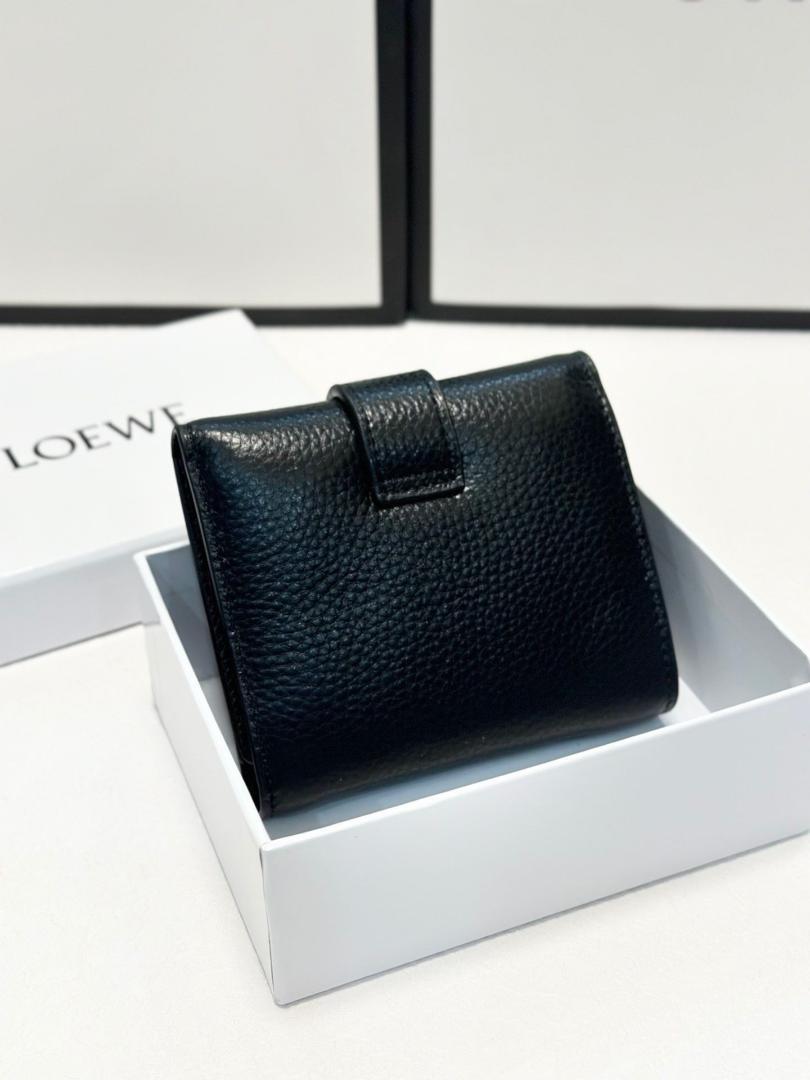 超人気 LOEWE (ロエベ) 三つ折り財布