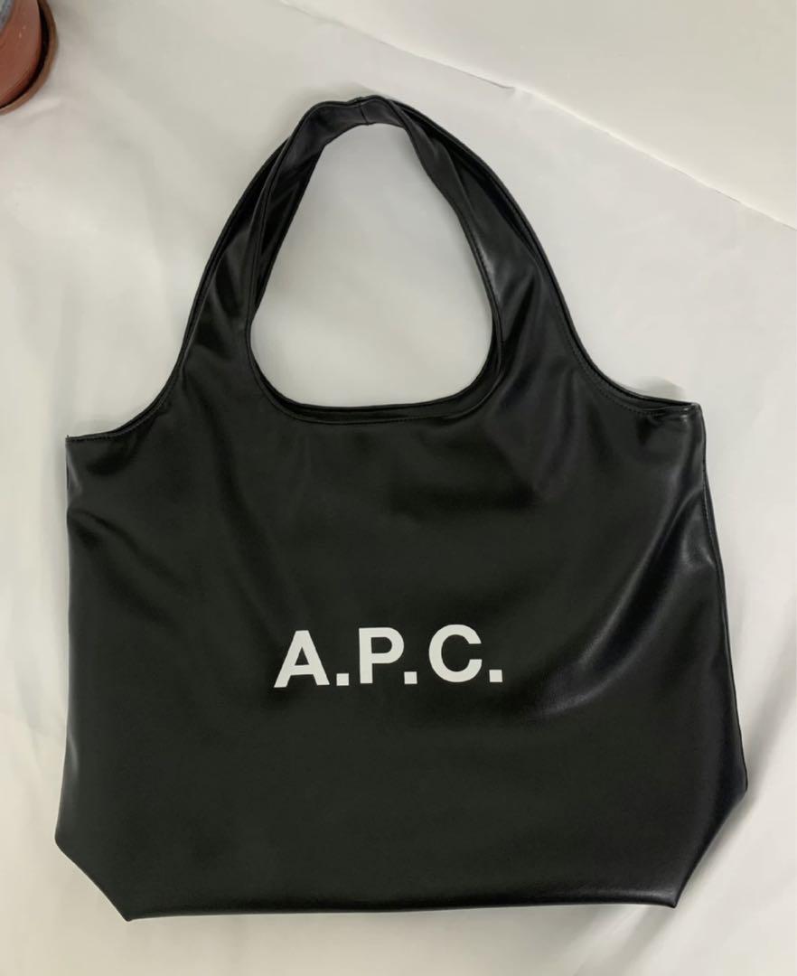A.P.C. ブラック ショルダーバッグ