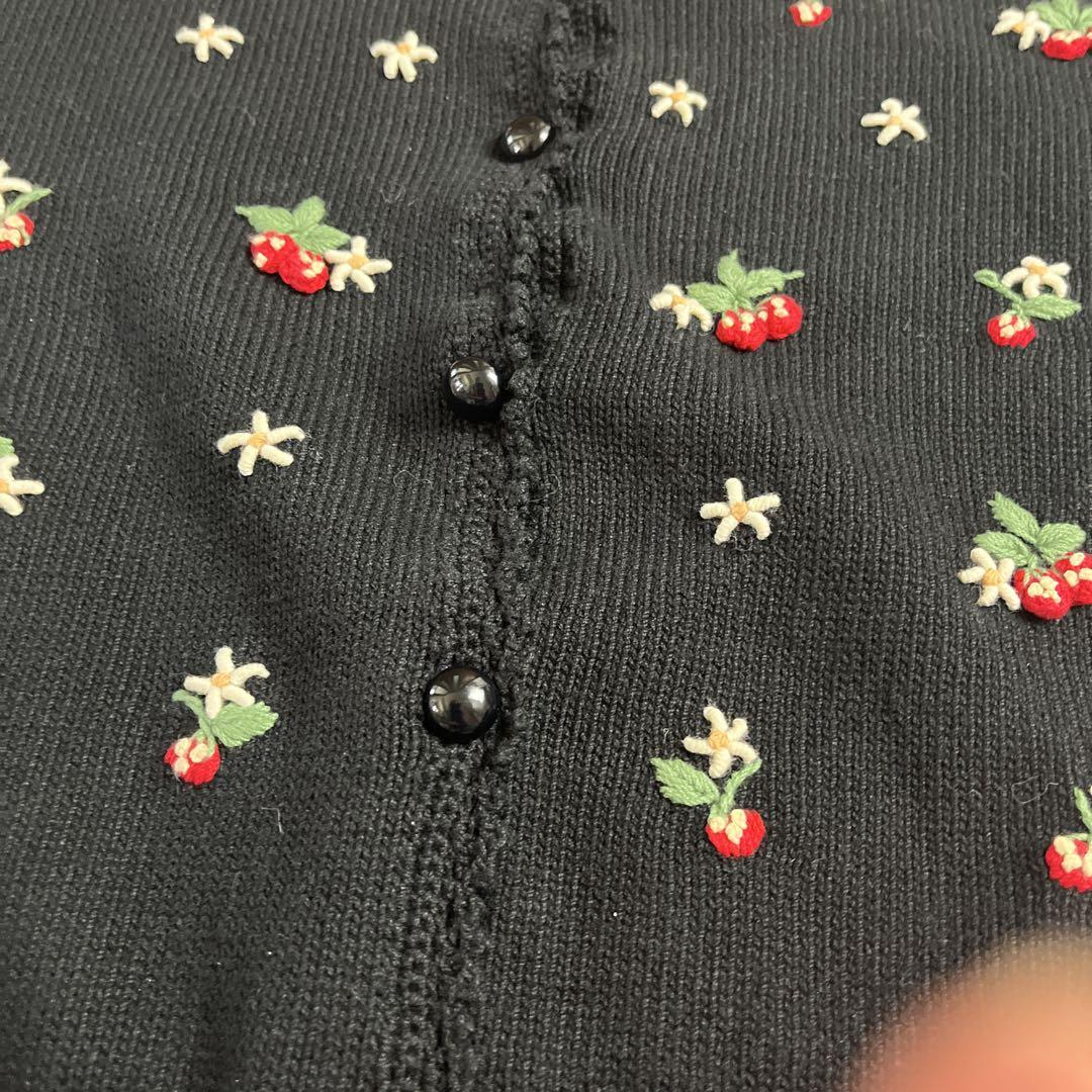 BLUE BERRY FARM 苺刺繍 ケーブルニットカーディガン　イチゴ