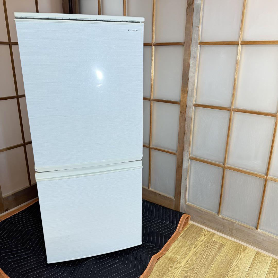東京23区配送料無料　冷蔵庫ホワイト　シャープ137L 右開き