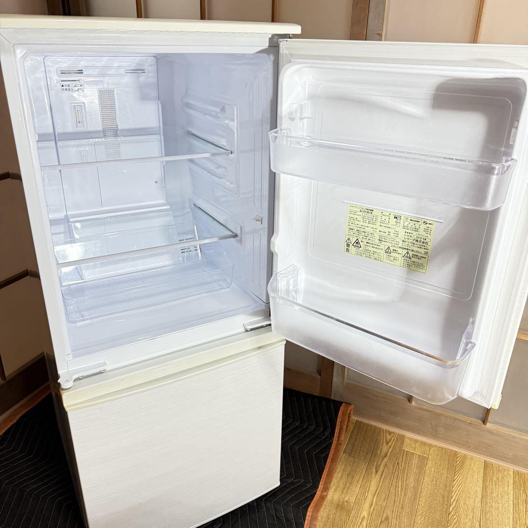 東京23区配送料無料　冷蔵庫ホワイト　シャープ137L 右開き