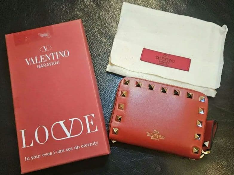 【新品未使用】【送料無料】VALENTINO コインケース ロックスタッズ 財布