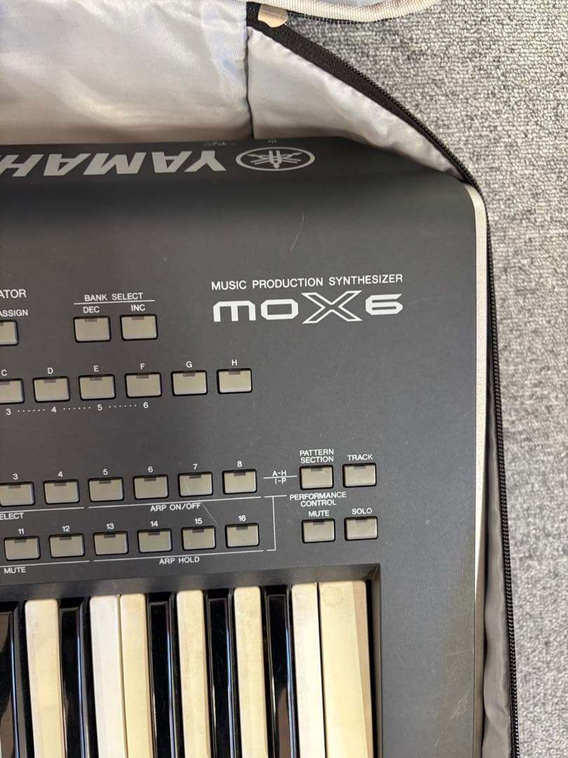 YAMAHA MOX6 シンセサイザー YAMAHA MOX6 シンセサイザー