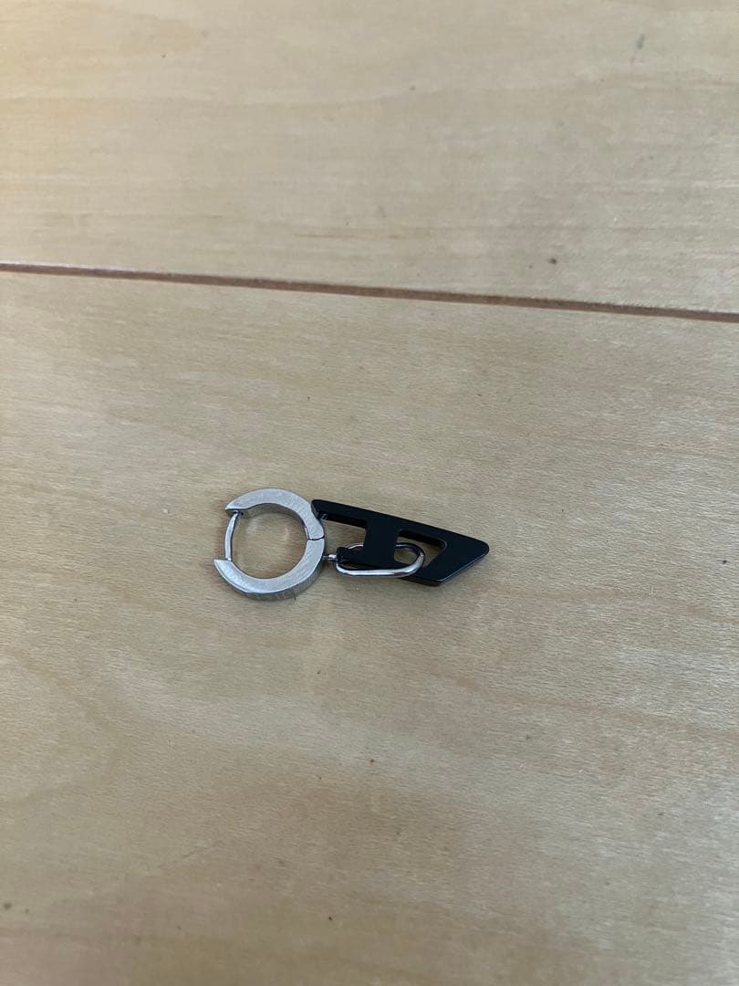 ディーゼル 片耳ピアス