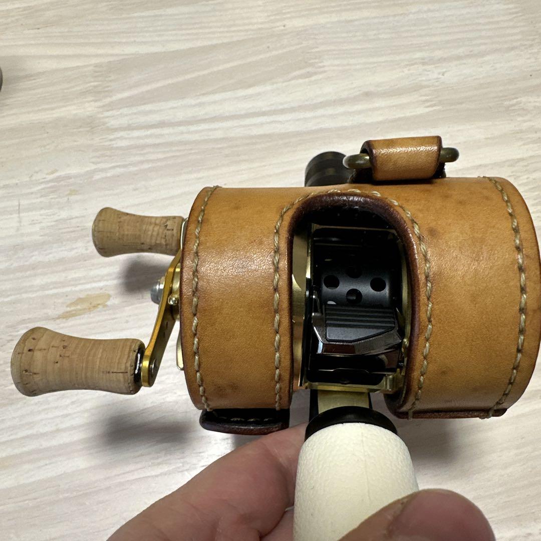 数量限定セール  価格アウトドア・釣り・旅行用品 安い - レザー Basskerville リール
