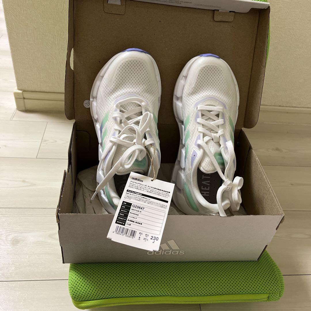 新品未使用 adidas アディダス 23cmランニング シューズ