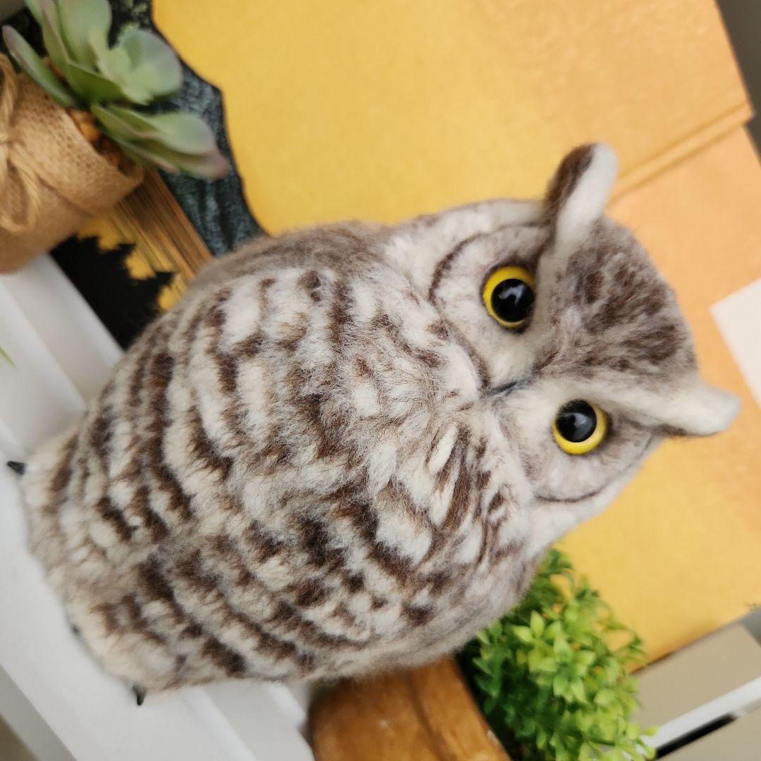 羊毛フェルト製フクロウの置物　アメリカワシミミズクホワイト19㎝